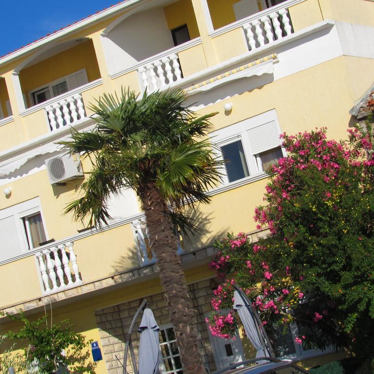 Apartments Renjak Sukosan Bagian luar foto