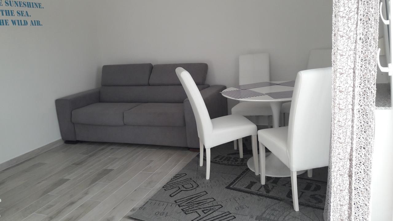 Apartments Renjak Sukosan Bagian luar foto