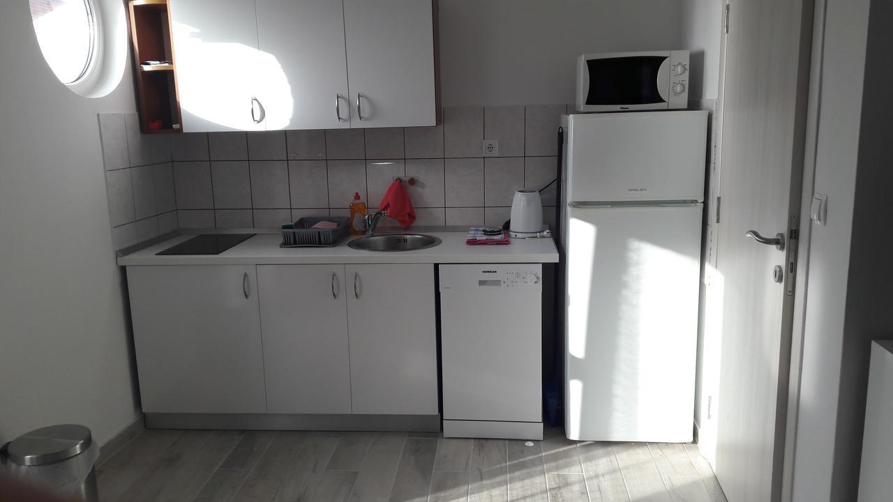 Apartments Renjak Sukosan Bagian luar foto
