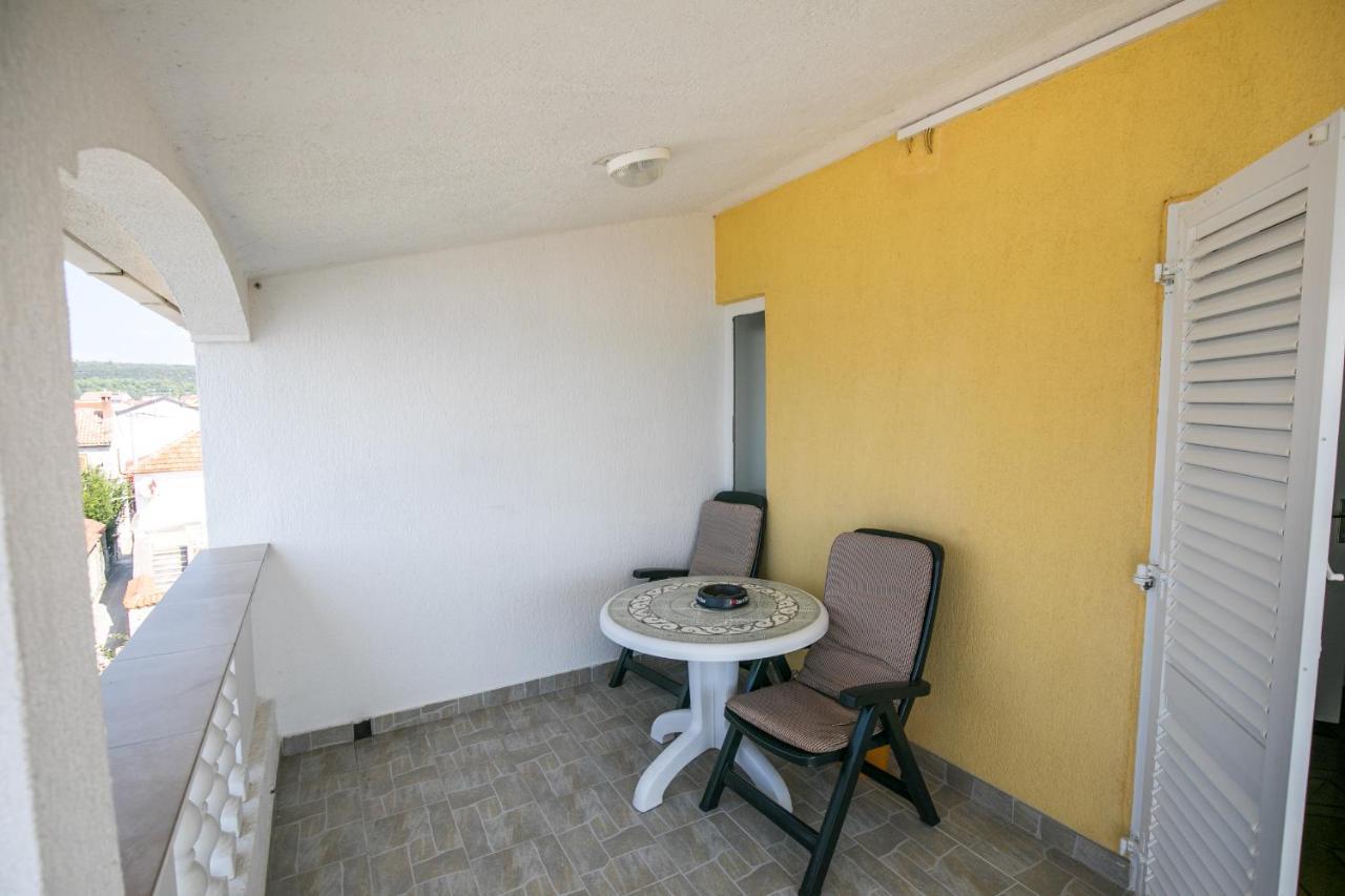 Apartments Renjak Sukosan Bagian luar foto