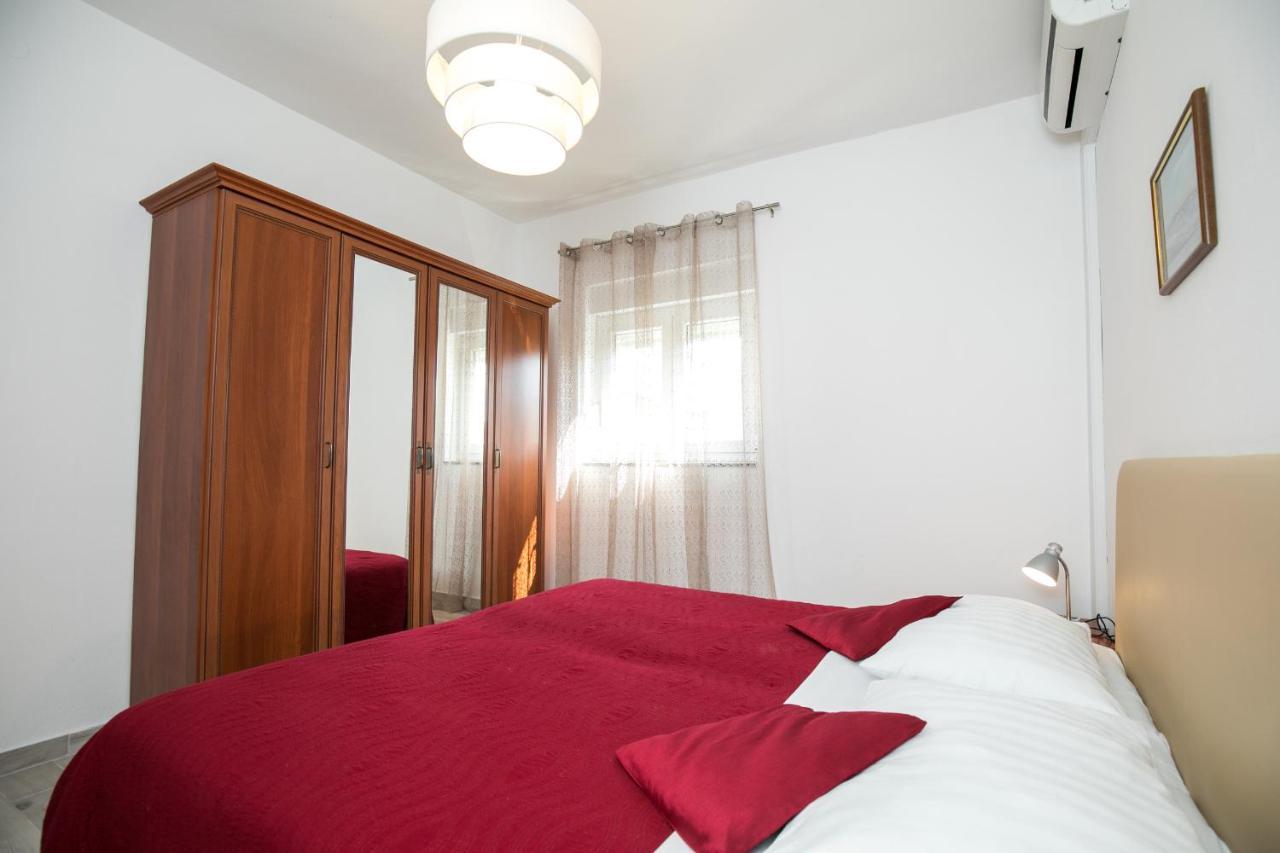 Apartments Renjak Sukosan Bagian luar foto